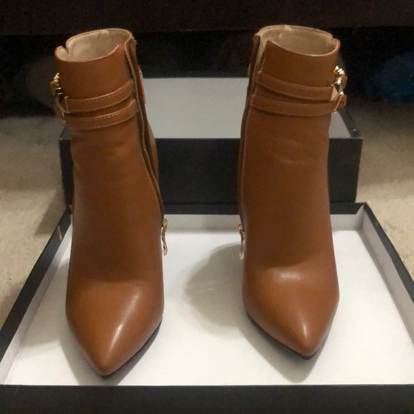 Beautiful Tan Mid-Calf Heels , size 6,  3inch ,only worn once. - Picture 2 of 8